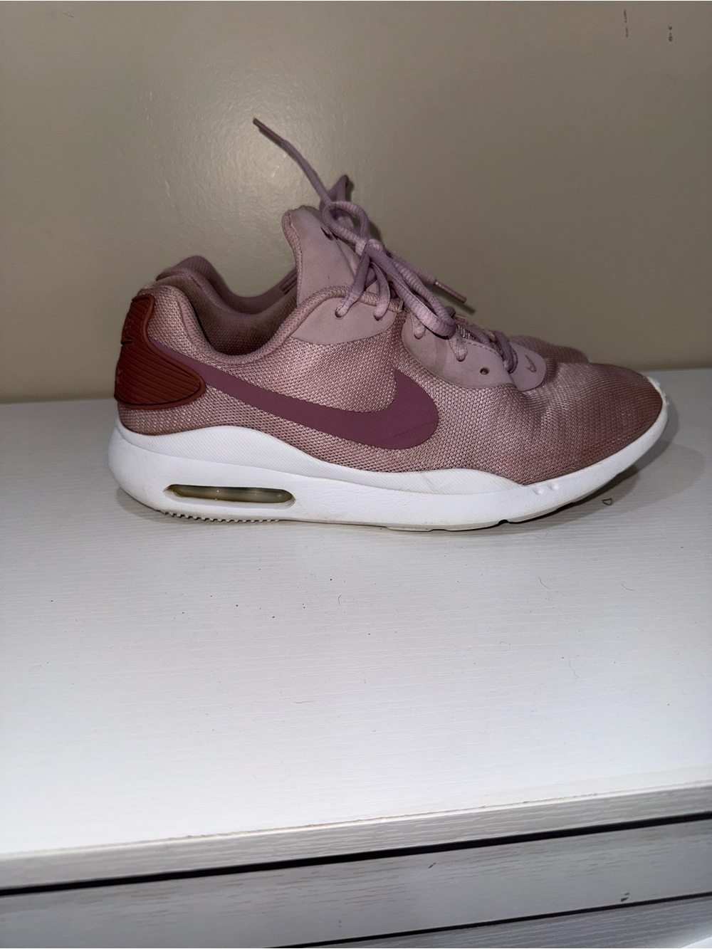 Nike Air Max Oketo Women’s 9.5 Dusty Pink Mauve Running Sneakers